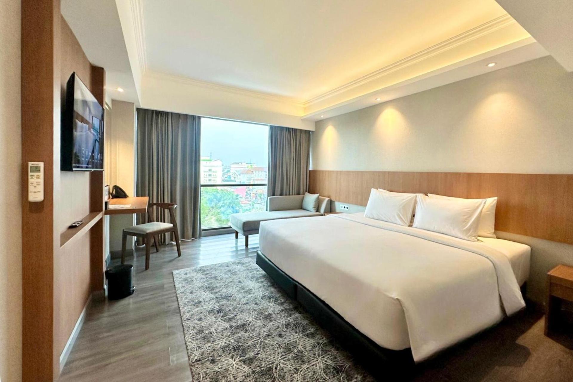 The Malioboro Hotel & Conference Center Джокьякарта Экстерьер фото